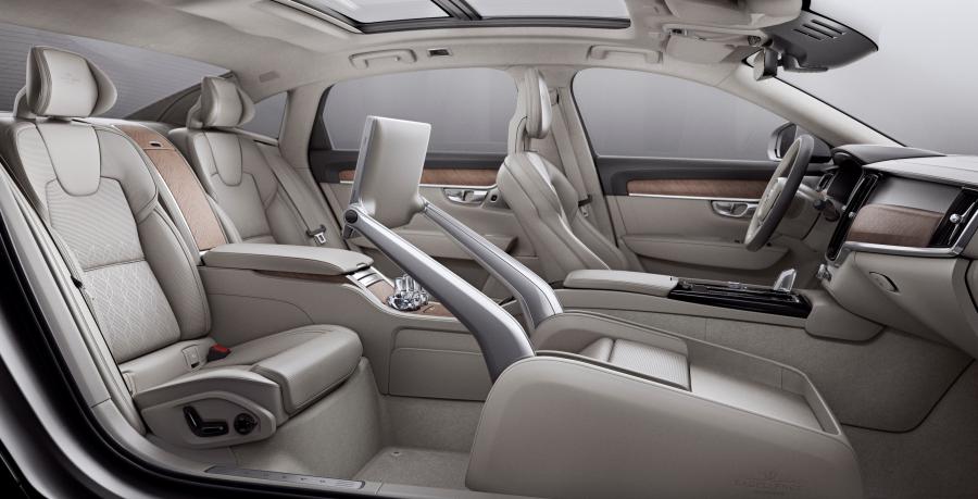 Интерьер Volvo S90 T8 Excellence 2017 года  (фото 7 из 7)